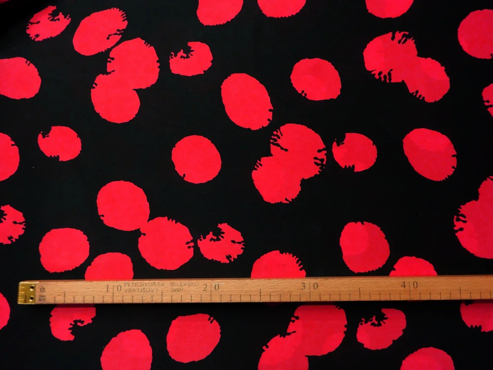 Satén Silky čierny "červená nepravidelná bodka" 