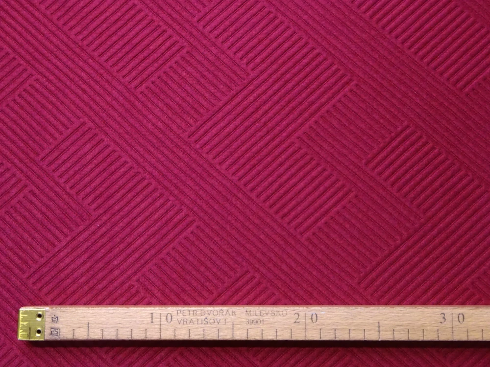 Úplet vínový "geometrický plastický vzor"