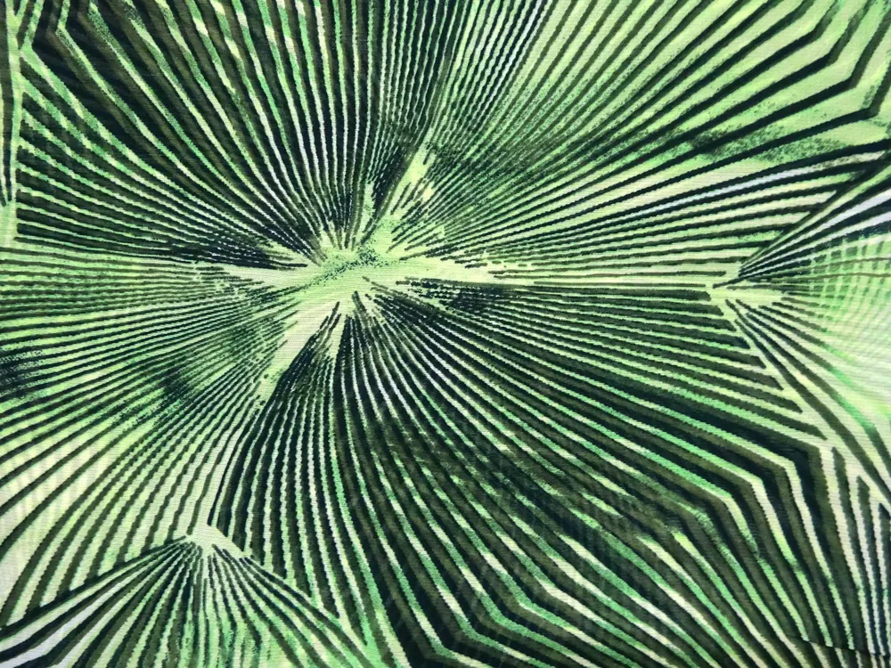 Šifón smotanový "zeleno-čierny vzor" 