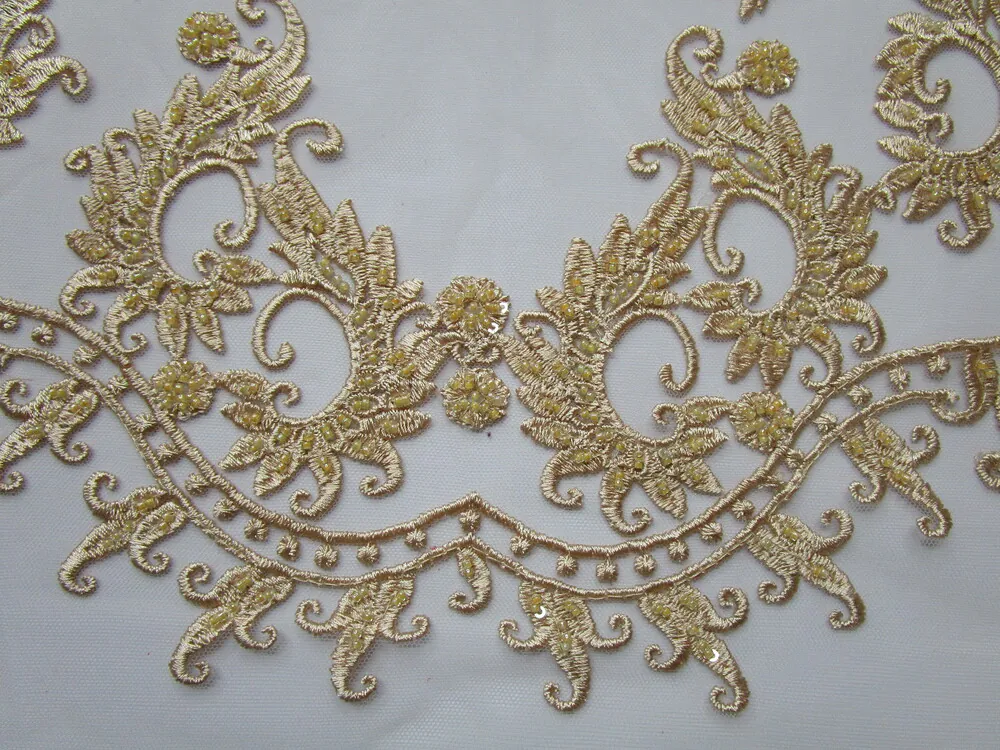 Vyšívaný tyl telový "vyšívané ornamenty s korálkami"