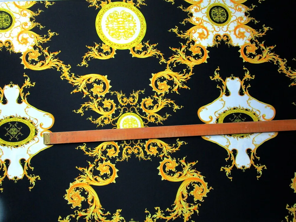 Hodváb čierny "bielo-žltý ornament" 