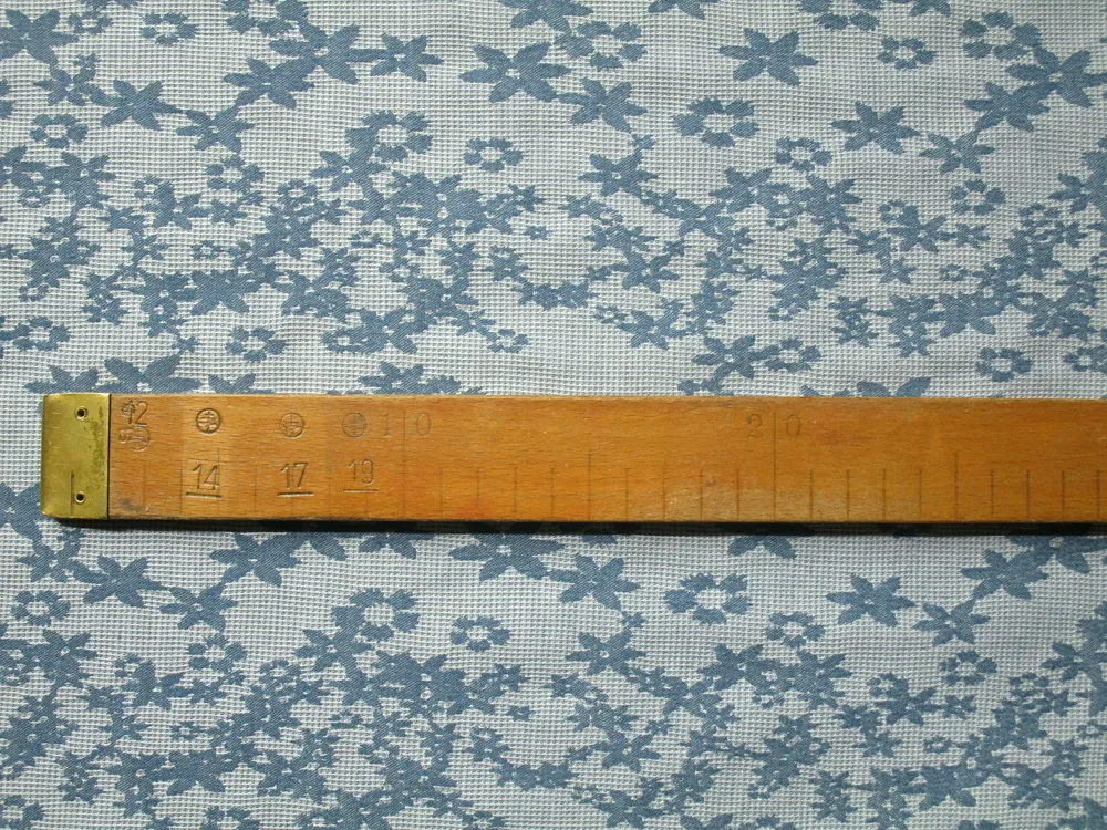 Žakard sivo-modrý "kvety"