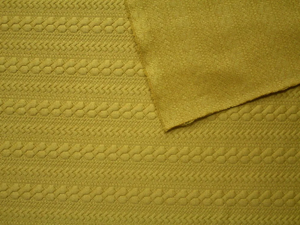 Úplet horčicový "plastický pletený vzor"