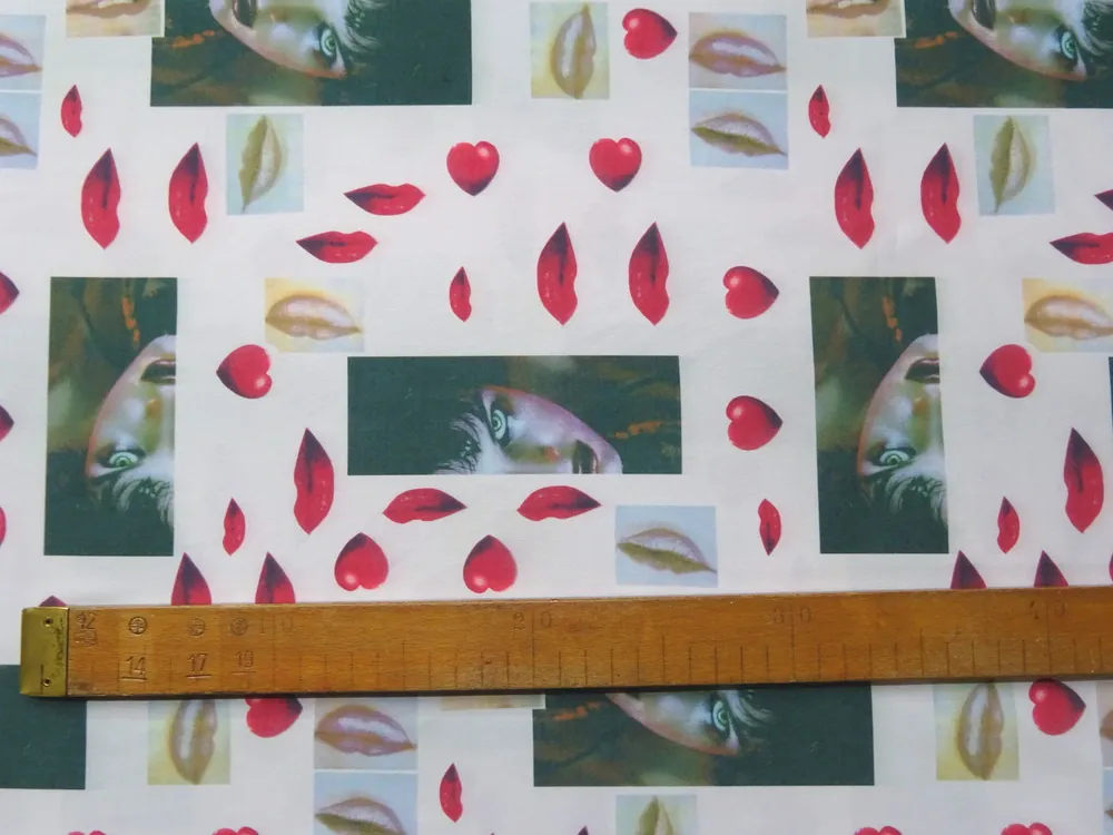 Úplet biely "tvár, pery, srdiečka" 