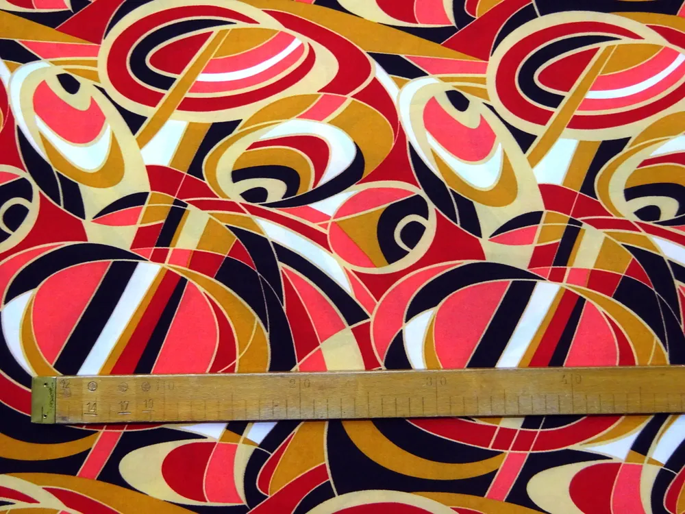 Úplet bielo-béžovo-červený "elipsa"