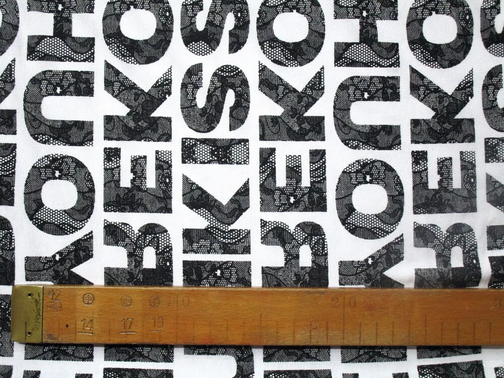 Úplet biely "čierne písmená"