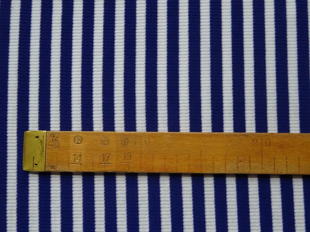 Úplet bielo-modrý "prúžok" - plastický vzor 