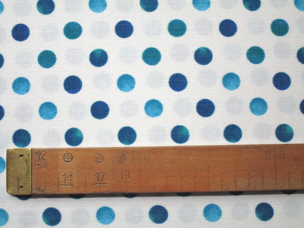 Kostýmovka smotanová "malá tyrkysovo-modrá bodka"