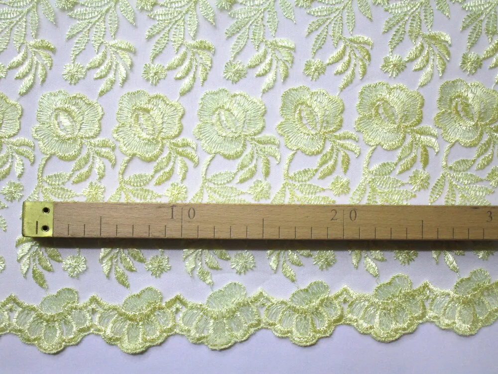 Vyšívaný tyl žltý "kvety" 