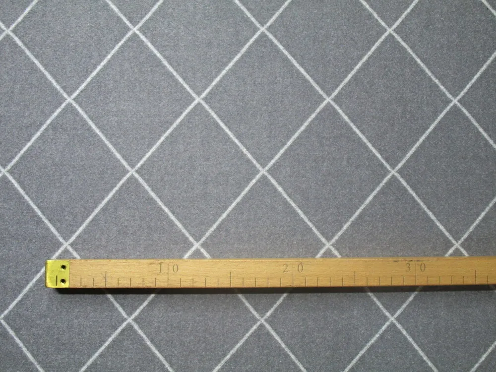 Flauš sivý "biely geometrický vzor" 