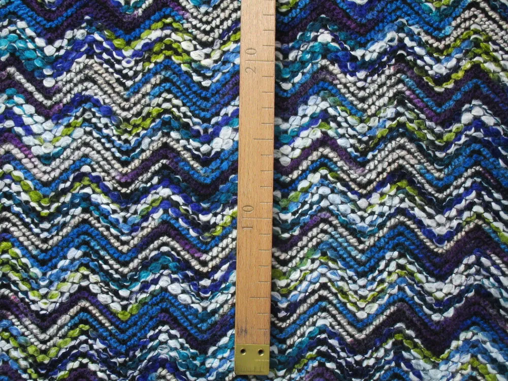 Kabátovina VOLVO "bielo-zeleno-fialovo-modrý cik-cak"