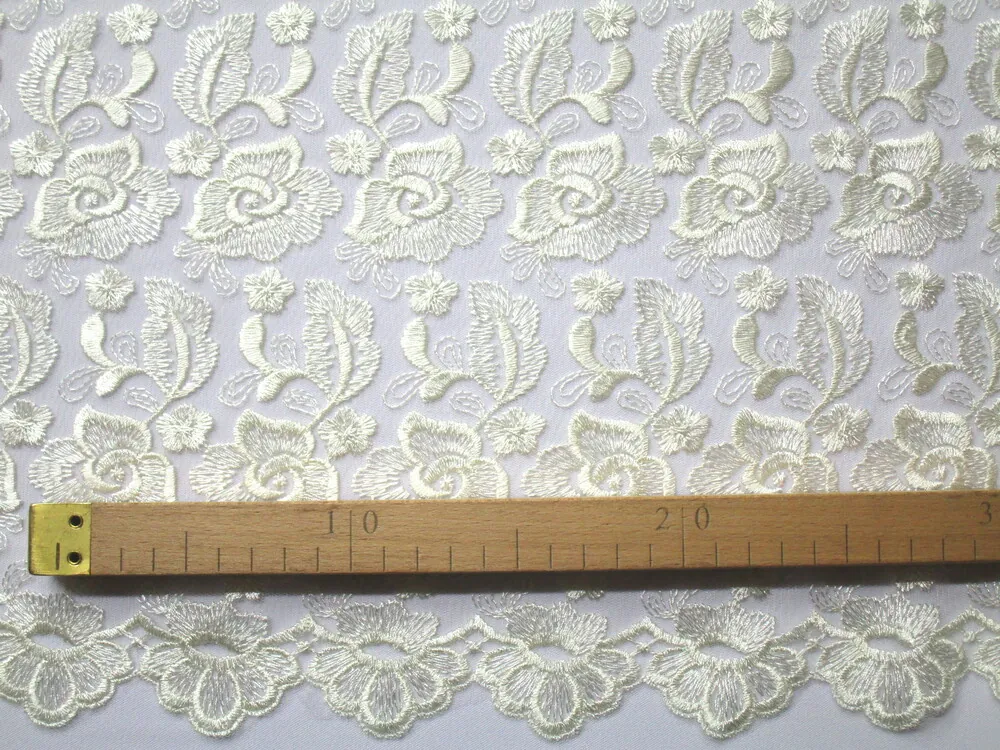 Vyšívaný tyl maslový "kvety" 