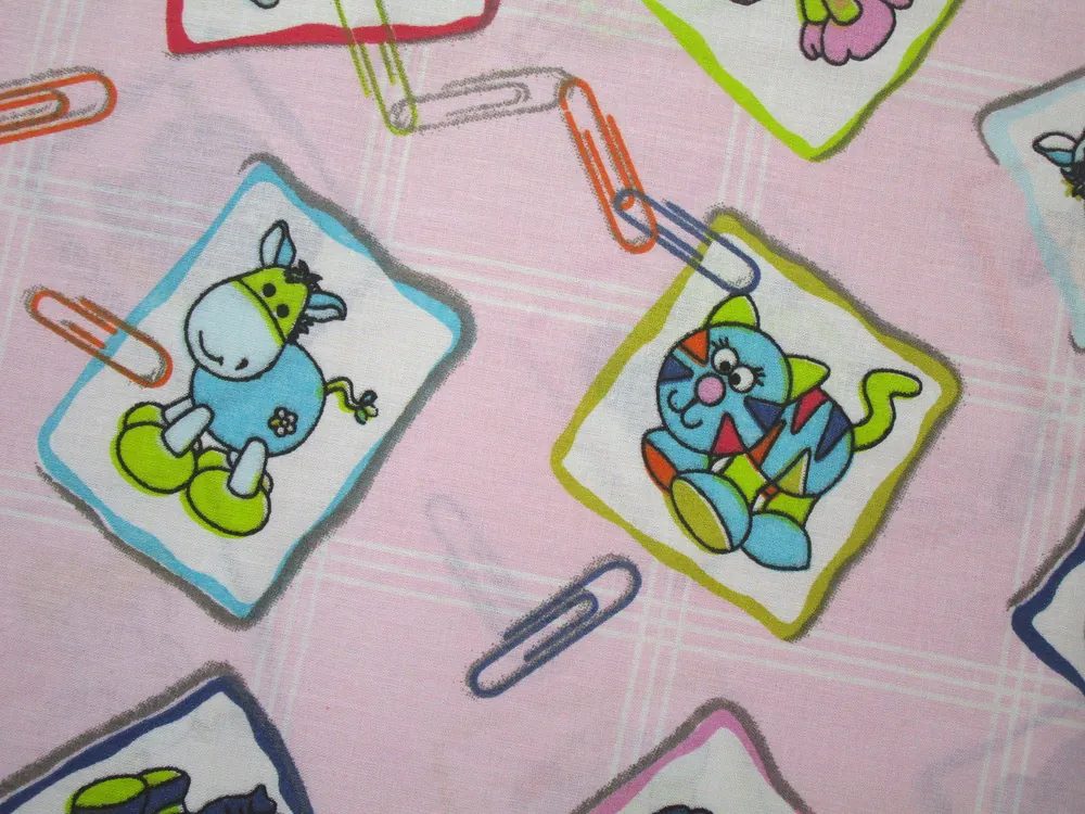 Bavlna svetloružová "zvieratká, káro"