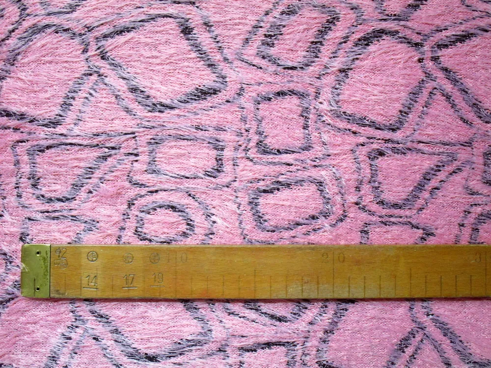 Svetrovina ružová chlpatá "čierny vzor"