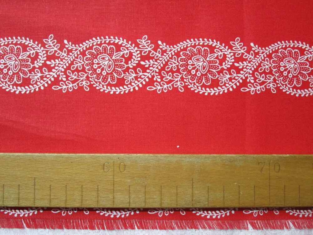 Bavlna červená "biely ornament" - 2. akosť