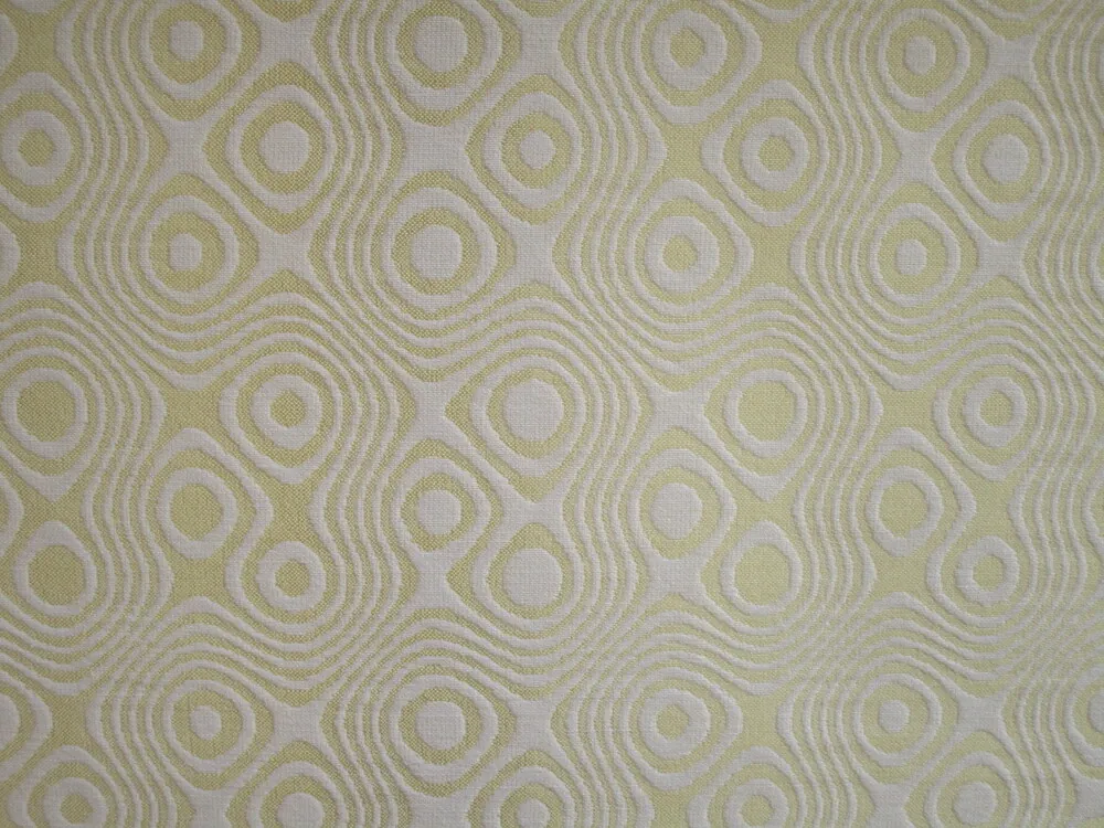 Žakard maslovo-zlatý "biely vzor"