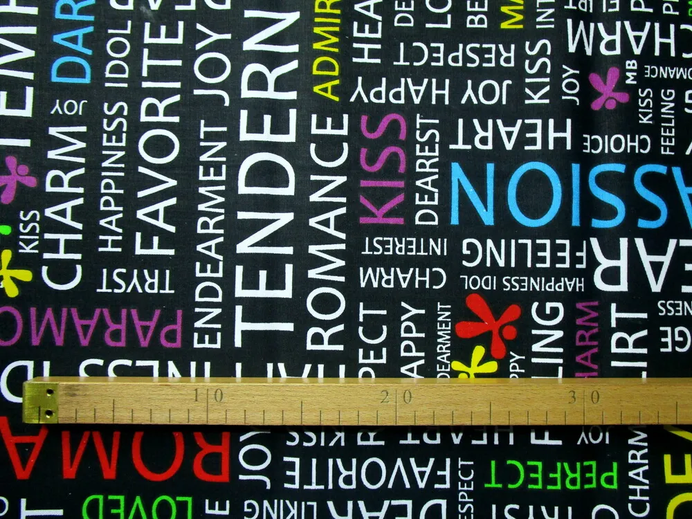 Poťahovka čierna "nápisy, fliačiky"