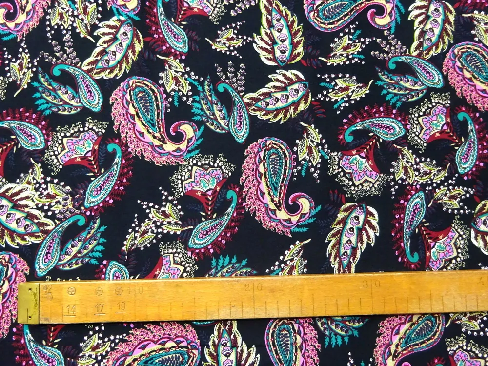 Šatovka čierna "kašmírový vzor"