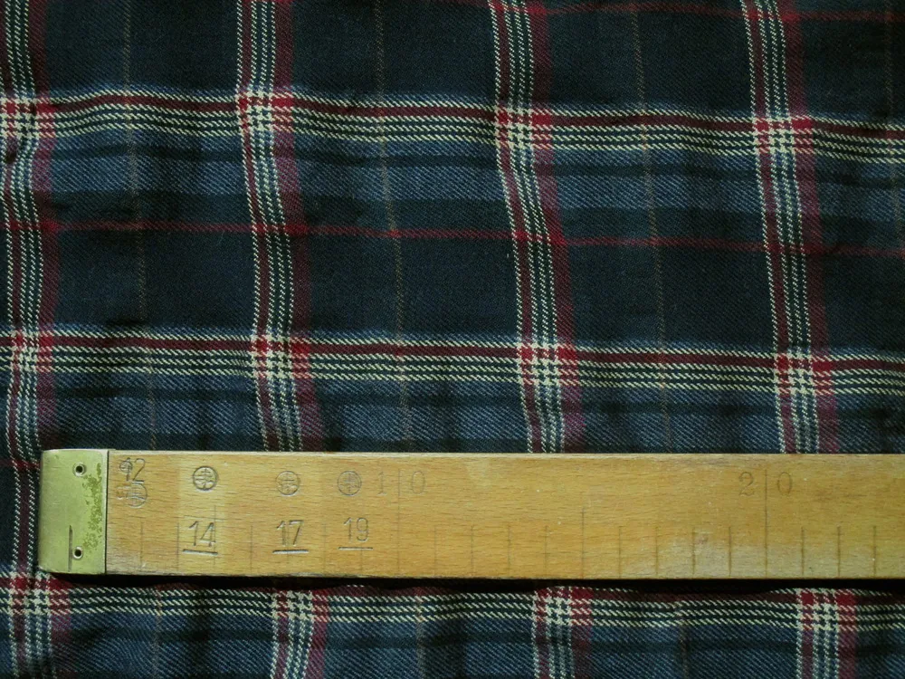 Kostýmovka čierna "béžovo-červeno-hnedo-sivé káro"