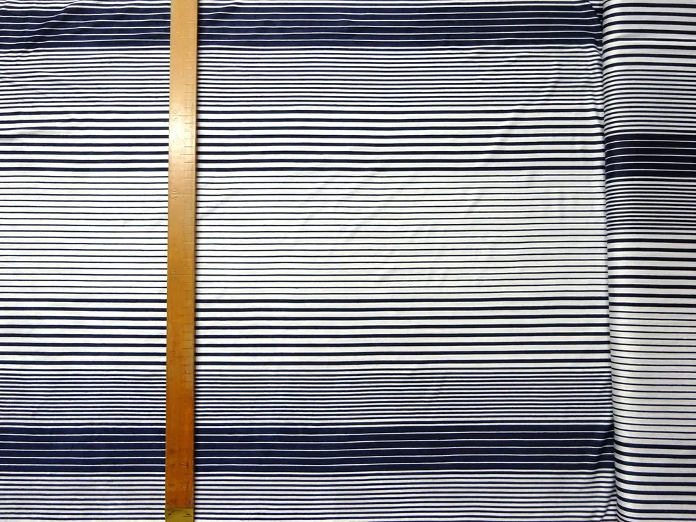 Úplet biely "tmavomodré pásiky" - zbytok