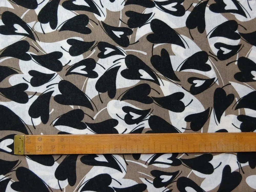 Úplet smotanovo-hnedý "čierne srdiečka"