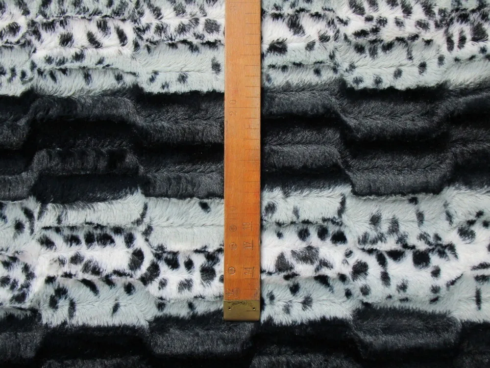 Kožušina "bielo-sivá ocelot" - nízky vlas 