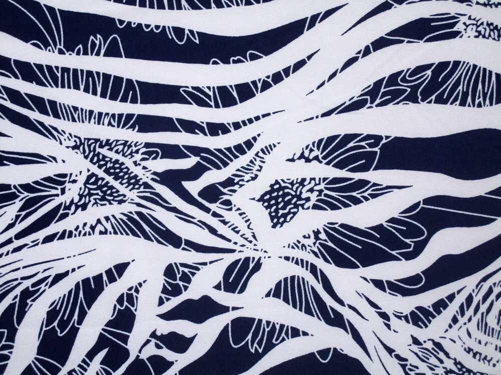 Šatovka tmavomodrá "biele kvety, čiary"