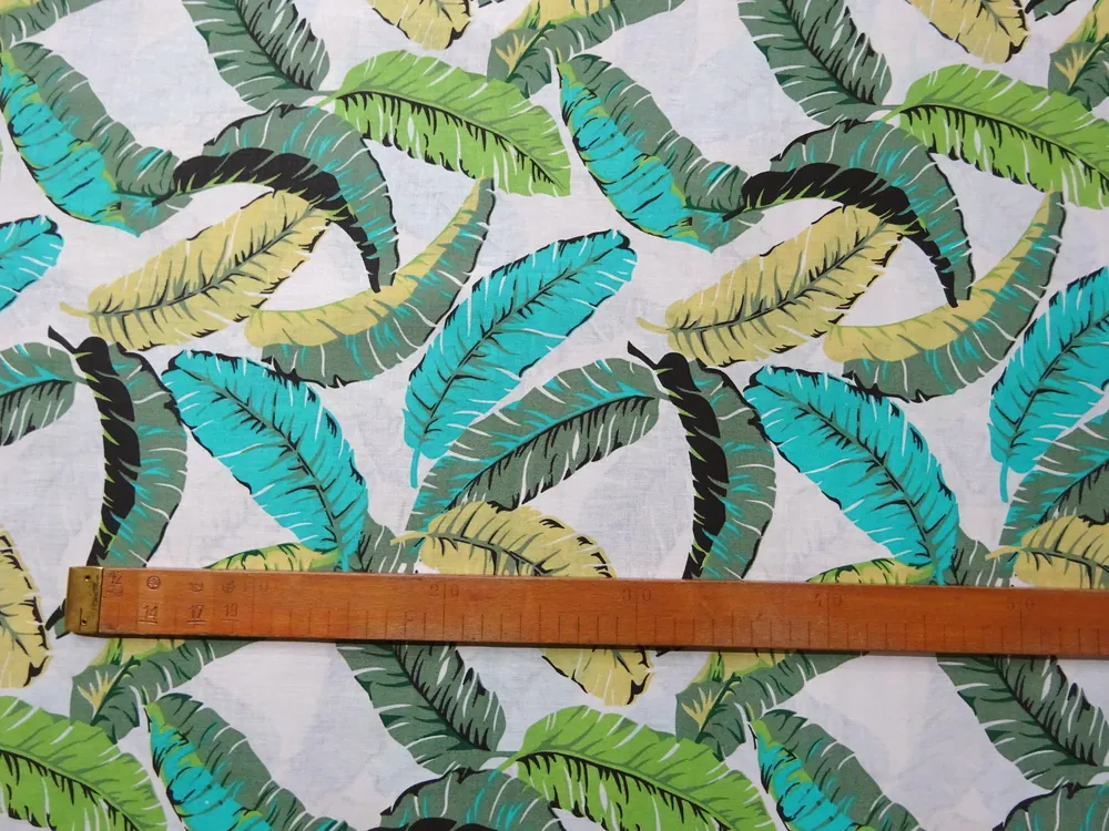 Bavlna smotanová "zelené a tyrkysové listy" 