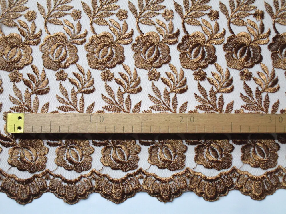 Vyšívaný tyl hnedý "kvety, listy" 