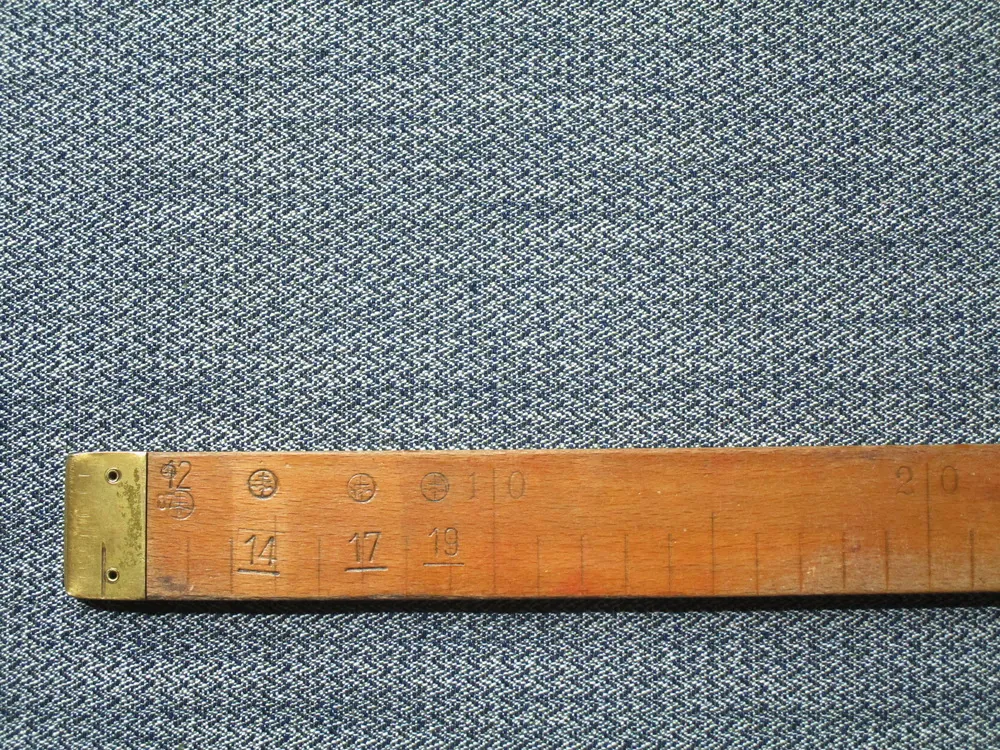 Kostýmovka maslovo-zeleno-modrá "cik-cak"