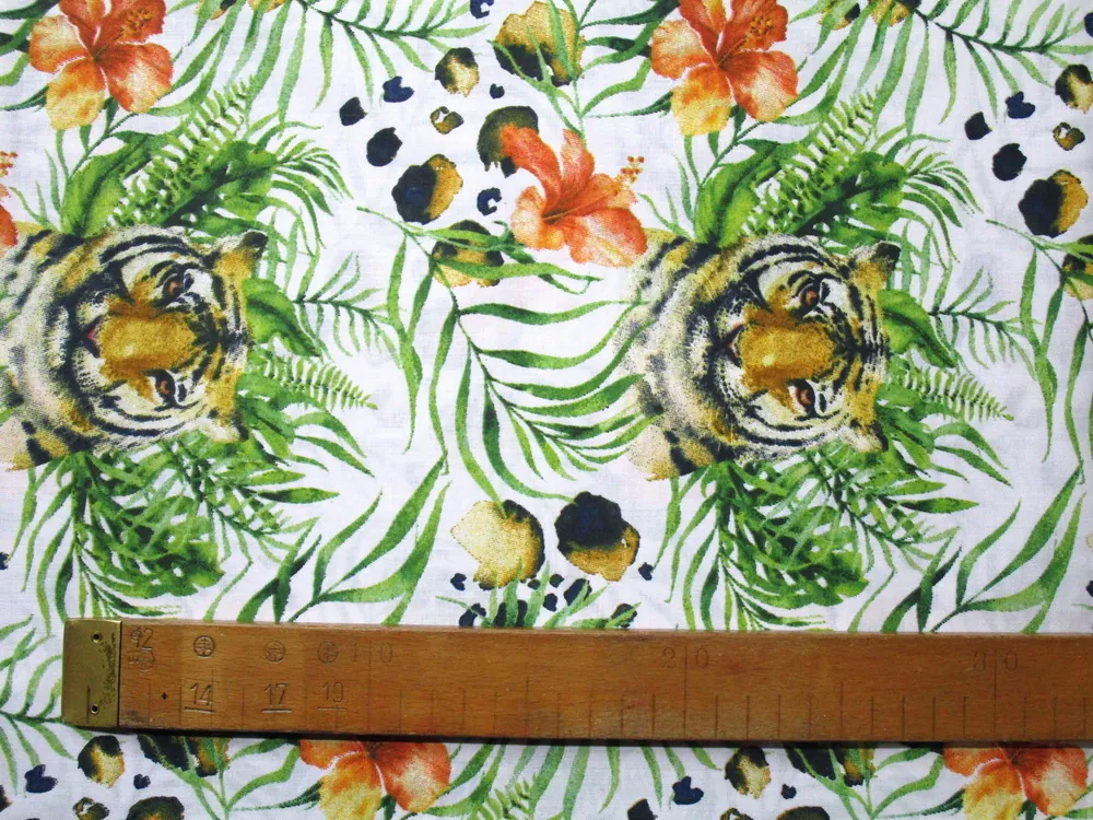 Bavlna biela "tiger, listy, kvety"
