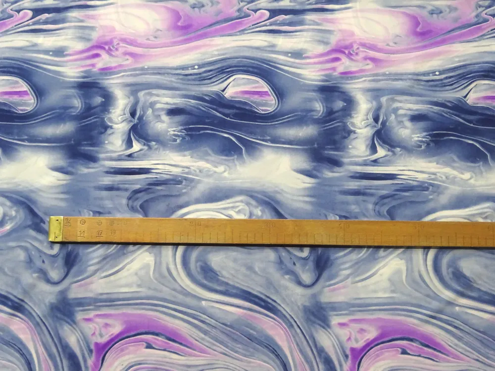 Hodváb smotanový "fialovo-modrý rozpitý vzor"