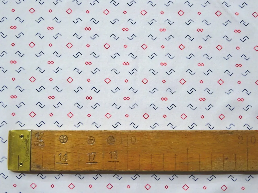 Šatovka s hodvábom smotanová "červeno-tmavomodrý vzor" 