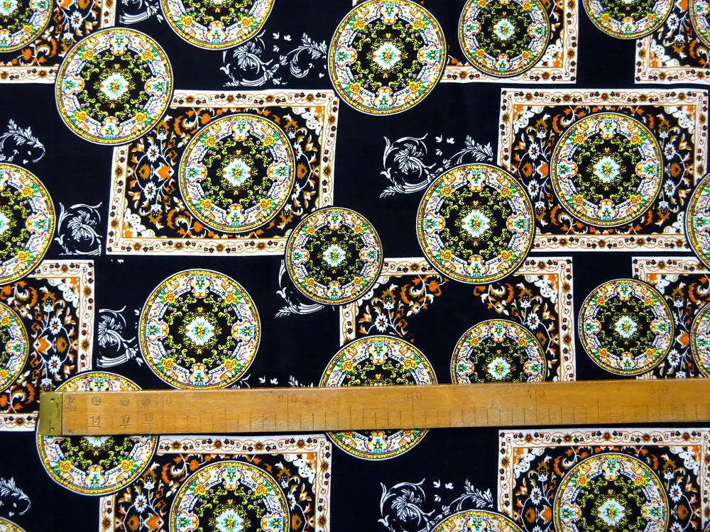 Šatovka čierna "vzorovaná" 