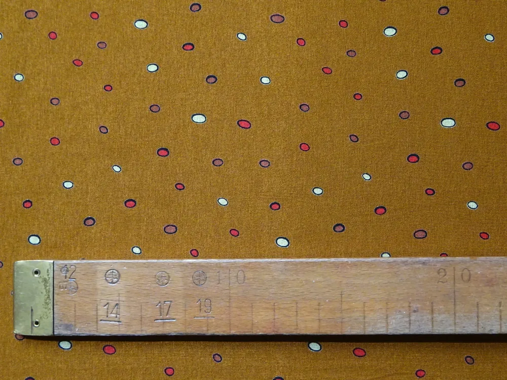 Úplet okrový "nepravidelné bodky" 