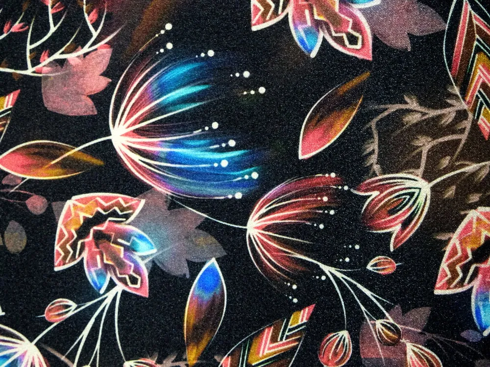 Satén čierny "kvety" - slovenská tlač 