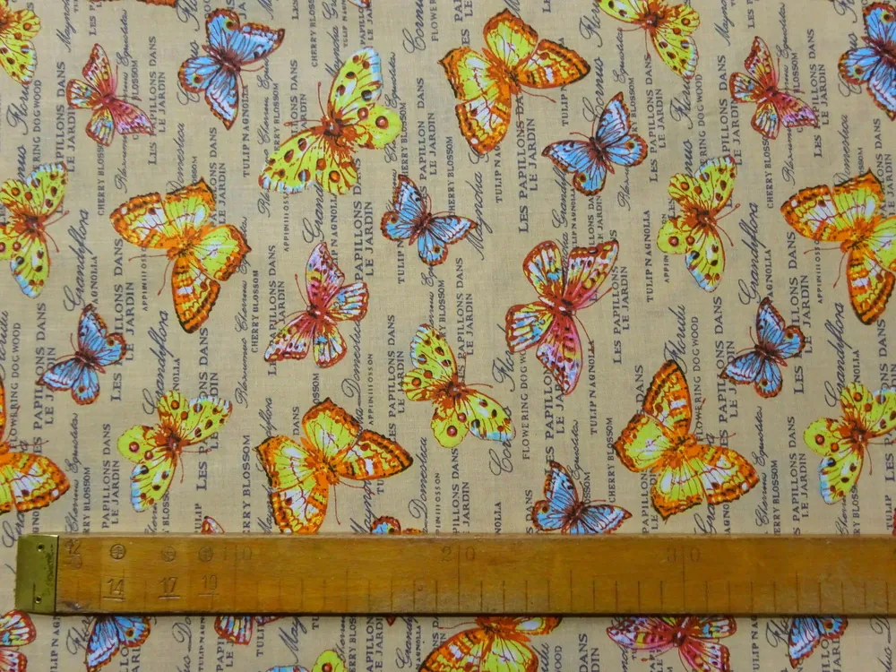 Bavlna svetlohnedá "motýľ, text" 