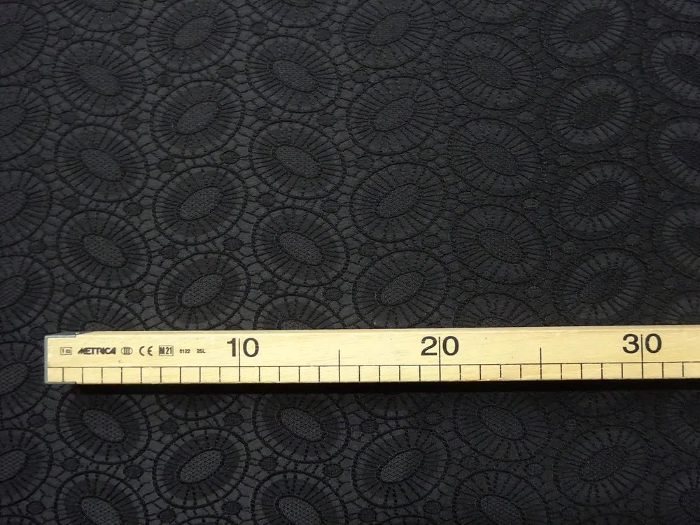 Žakard čierny "plastický vzor" 