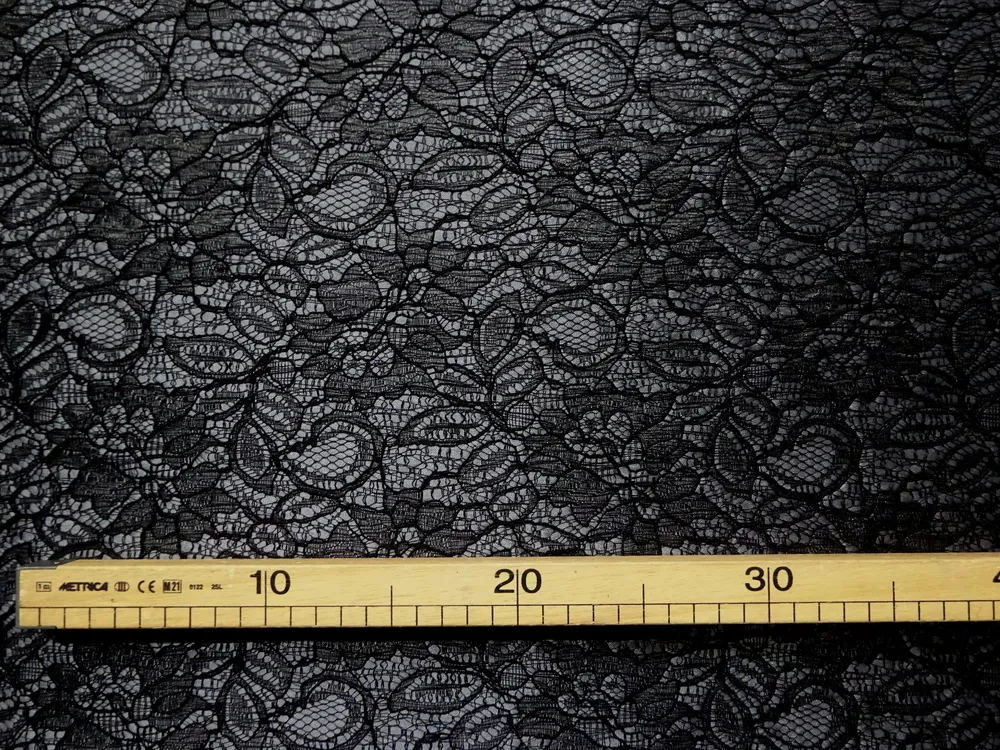 Satén tmavosivý "čierna krajka" 