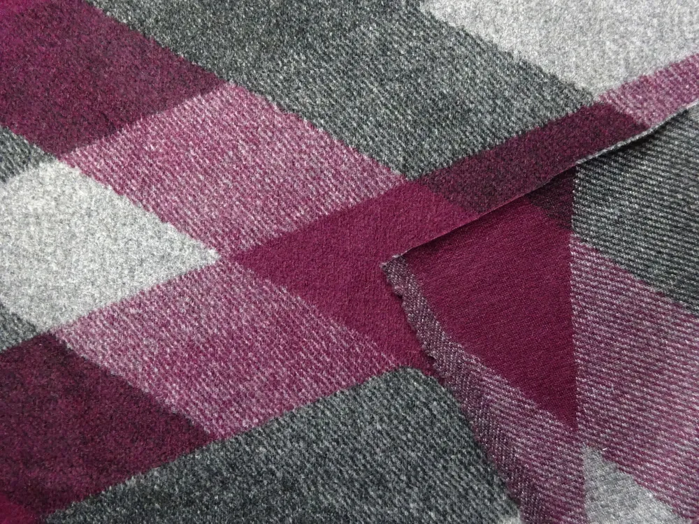 Kabátovina bordovo-sivá "geometrický motív" 