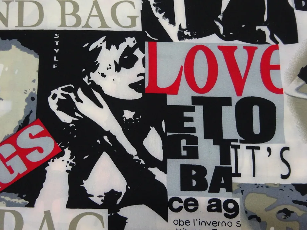 Šatovka Beggy farebná "nápisy, postavy" 