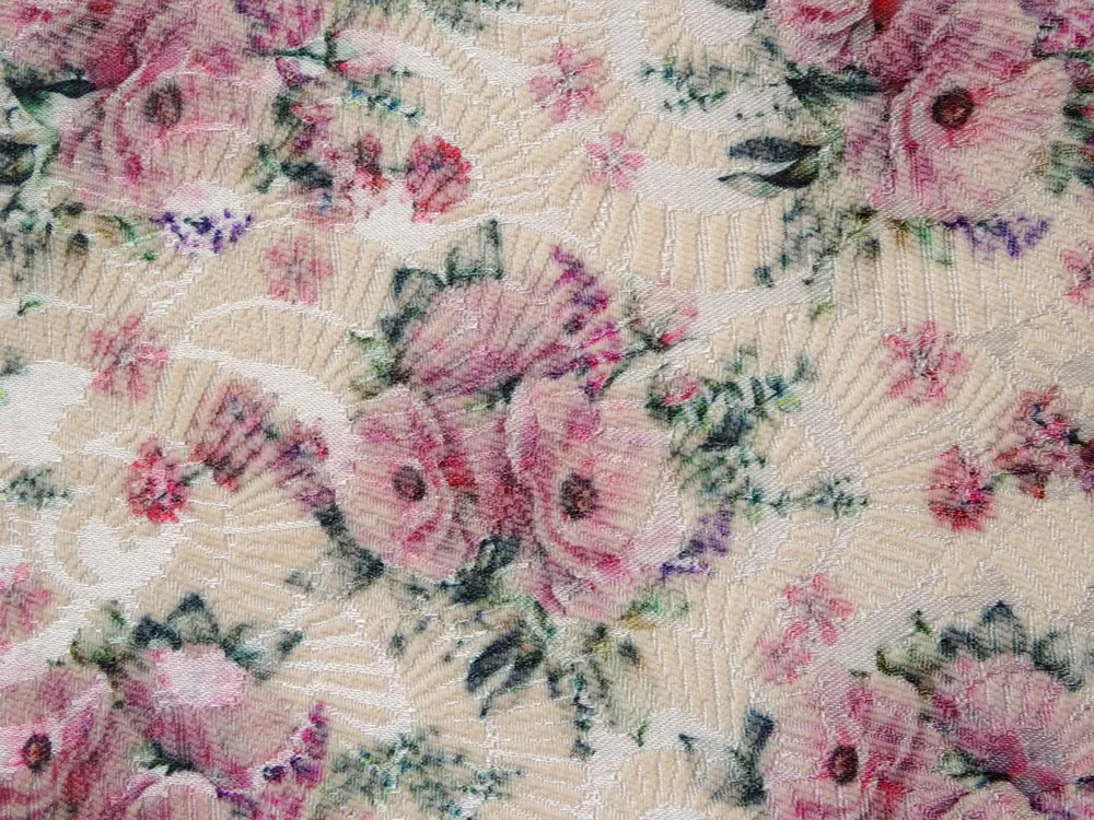 Žakard marhuľkový "ružové kvety" 