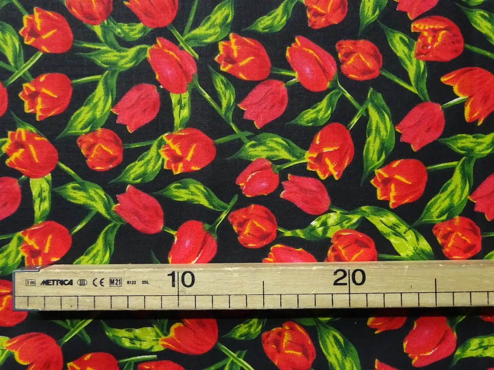 Bavlna čierna "tulipány" - 2. akosť 