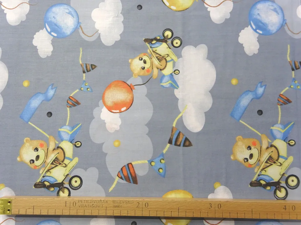 Bavlna sivá "macko v lietadle s balónikom" 