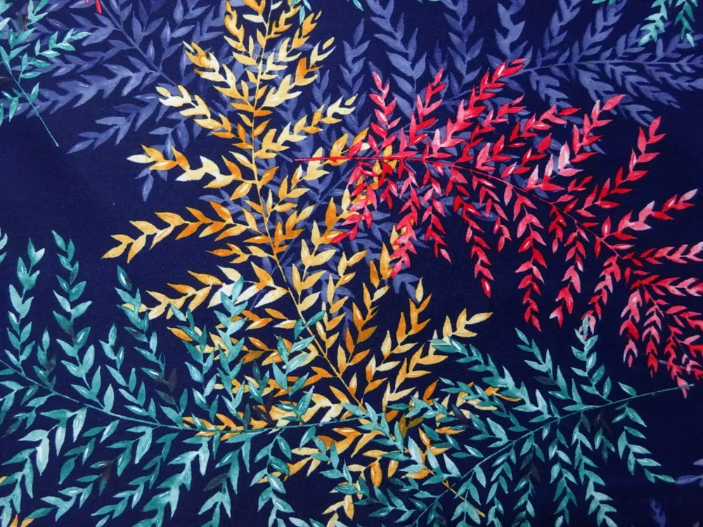 Šatovka Milano tmavomodrá "farebné listy" 