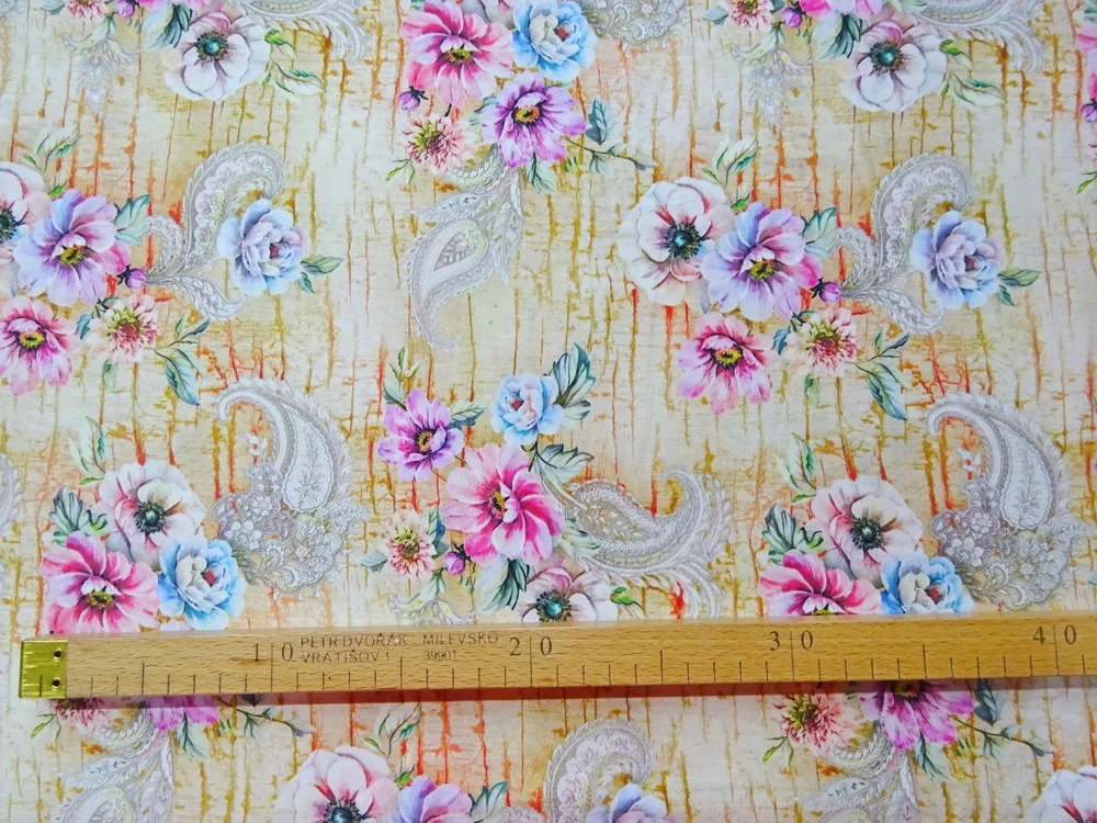 Hodváb maslovo-béžový "kvety, kašmírový vzor"