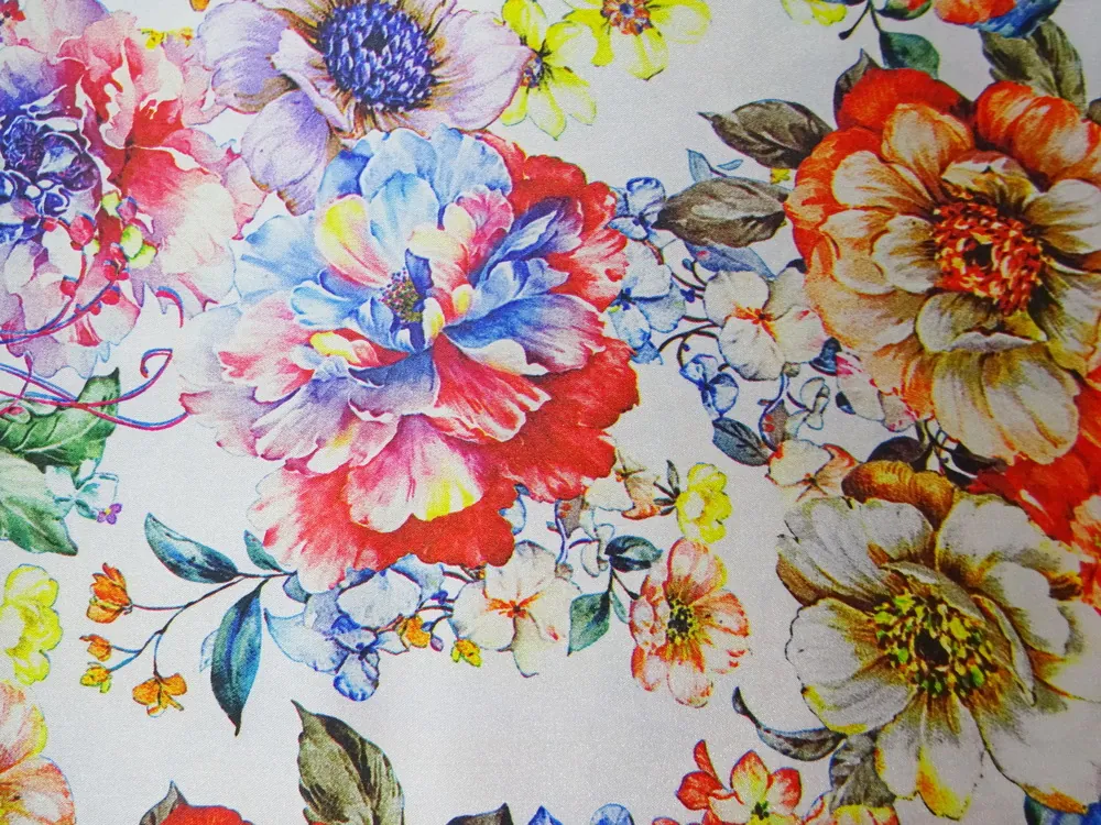 Satén biely "farebné kvety"