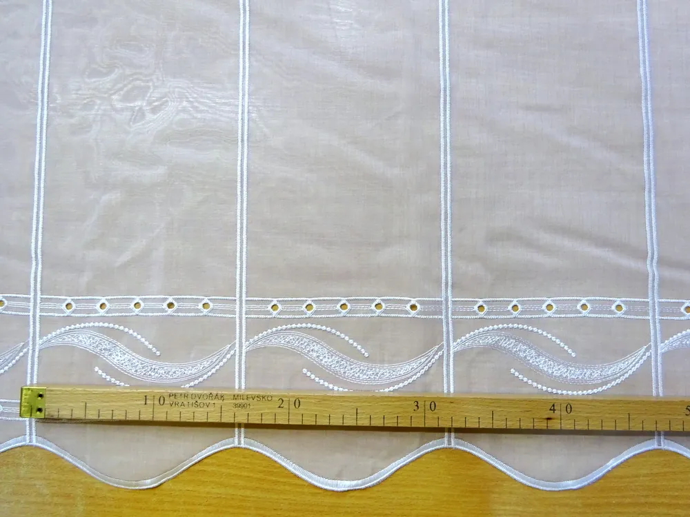 Záclonka biela "vzorovaná" - 61 cm 