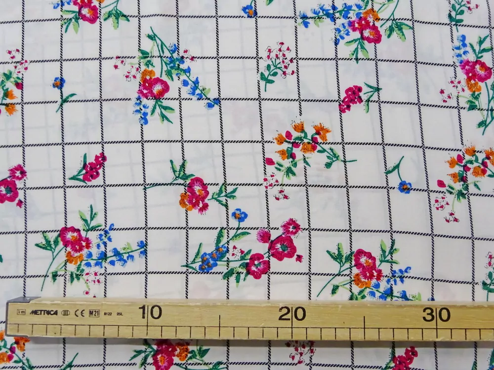 Šatovka smotanová "kvety, čierna mriežka" 