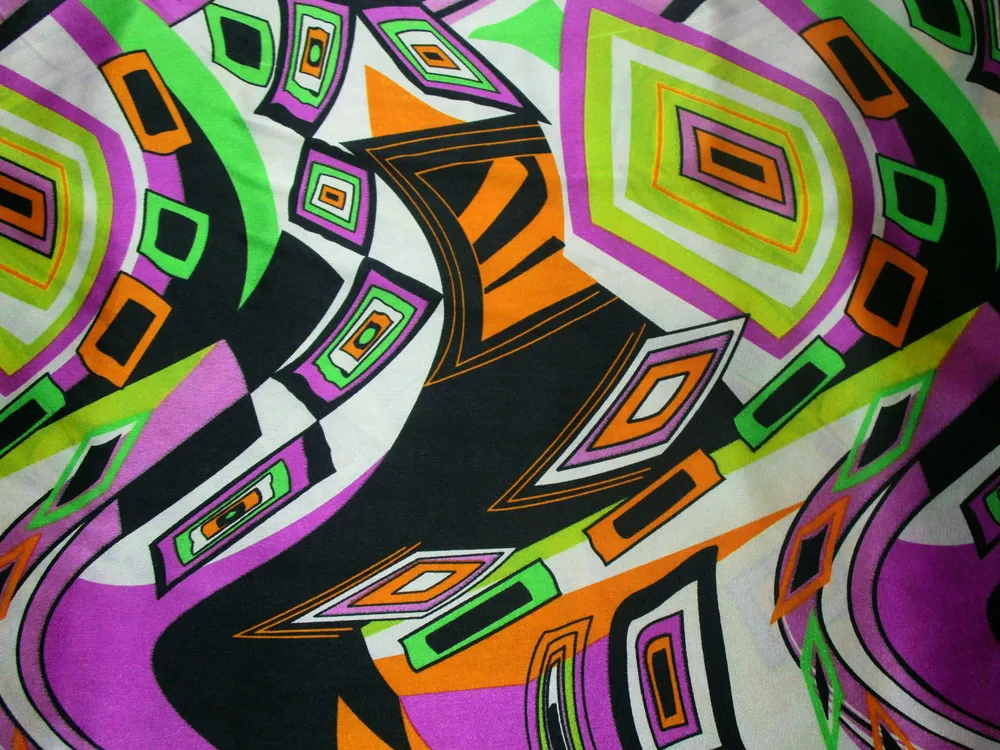 Satén fialový "obdĺžniky, vlnky"